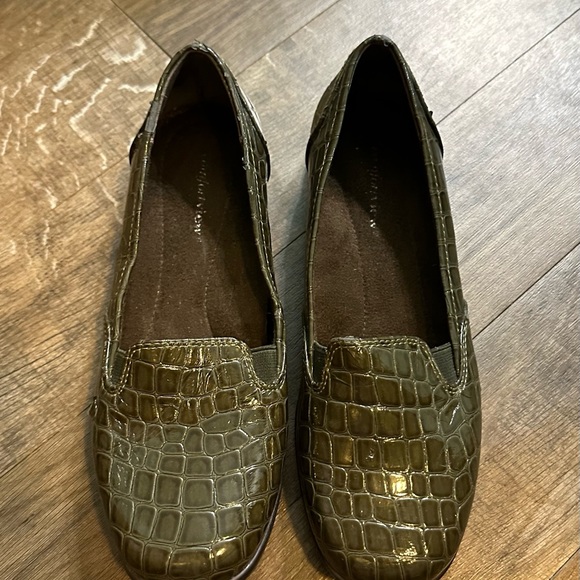 New! 2 pairs of Comfortview Leisa Crocodile Texture Slip on Flats Shoes size 7 - Picture 4 of 8